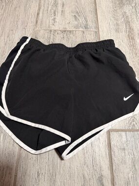 Nike Girls Black Athletic Lined Shorts with White Trim Size Medium